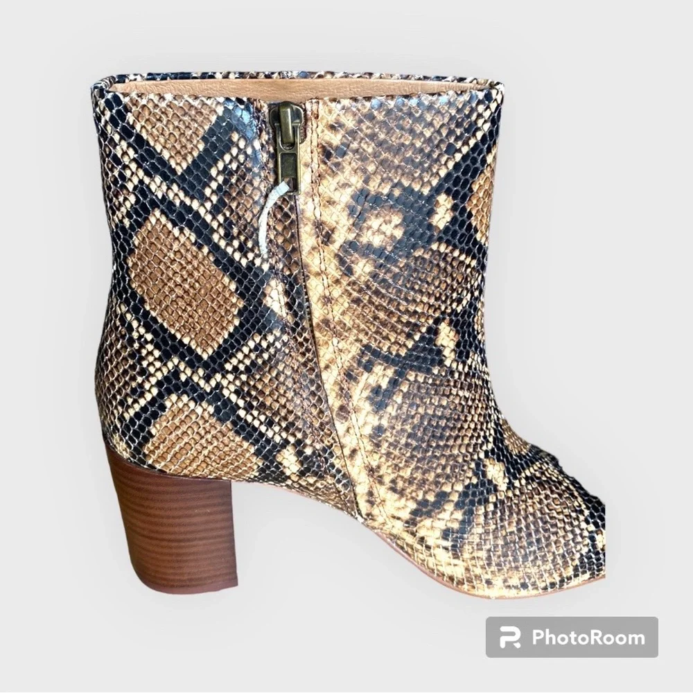 ❌SOLD❌The Fiona Boot in Snake Embossed Leather - Picture 12 of 14